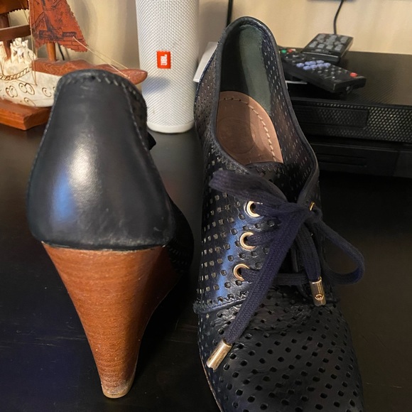 7.5 Tory Burch booties - Picture 3 of 4